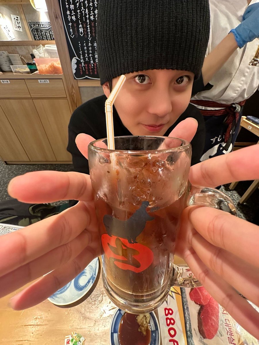 imsazzong's tweet photo. 저는방금양꼬치먹엇습니다
트친분들 밥 드새요. https://t.co/b2opjlvdai