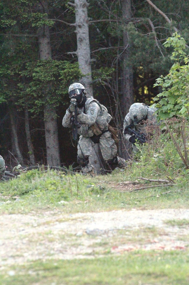 JDFguns's tweet photo. Cavalry scouts with 1st Squadron, 40th Cavalry Regiment, 4th Infantry BCT, 25th Infantry Division 2015 https://t.co/57w4WfbEhm