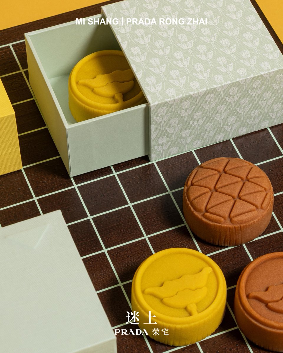 Prada's tweet photo. Celebrating the Mid-Autumn Festival, Mi Shang Prada Rong Zhai presents exclusive mooncake creations that reinterpret one of the most beloved traditions of Chinese culture through a contemporary language that celebrates hospitality, artisanal excellence, and cultural exchange, renewing the dialogue between Milan and Shanghai.
Discover the creations at Mi Shang Prada Rong Zhai and at Prada Caffè ION Orchard Singapore: https://t.co/6cWpb9a4rc

#MiShangPrada #Prada