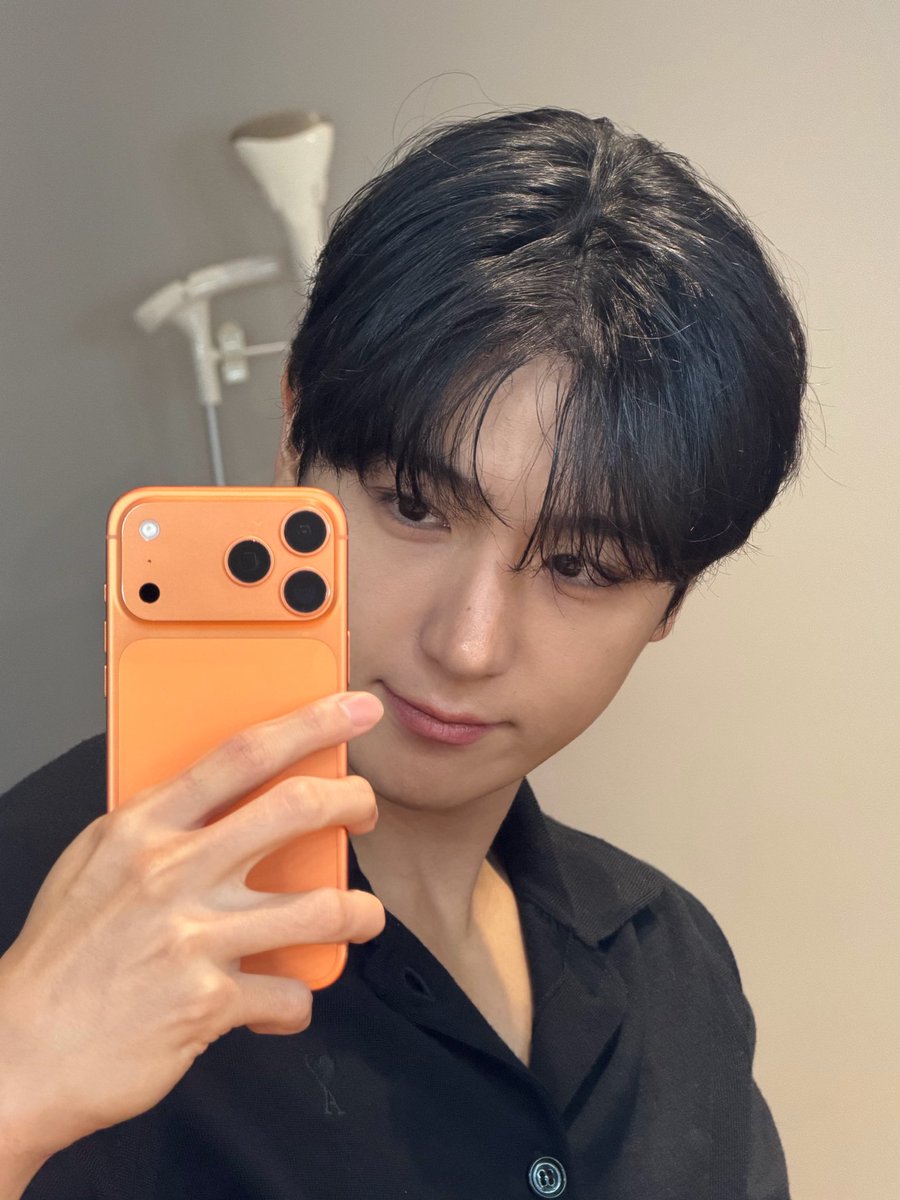 soo____su's tweet photo. 볼콕하고픈 셀카 탑 쓰리 🤳 https://t.co/qNuhRy0LT7
