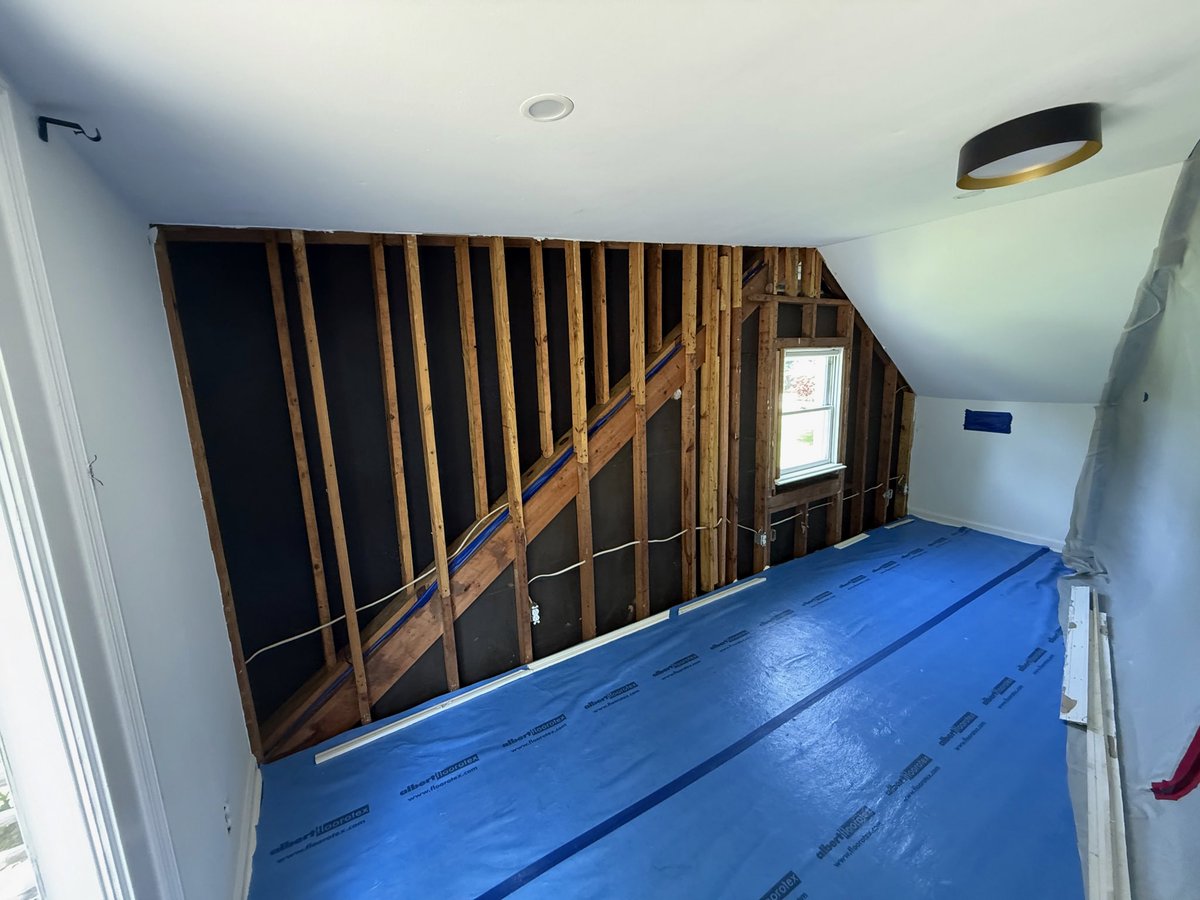 bluechiprestore's tweet photo. Restoration work doesn’t always mean chaos in the rest of your house. This bedroom had a water intrusion issue. We built containment to keep the work area confined so proper remediation could occur. 
Today’s the last day to vote in Best of Nashville! 
https://t.co/45ImXpTqvO https://t.co/D4doiKHHLk