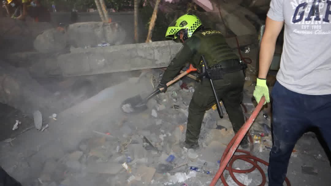 JavierGarcesM's tweet photo. Hablar mal del trabajo de @PoliciaCali en una emergencia de esta magnitud es inaceptable. Todos pudimos ver su acompañamiento en diferentes aspectos desde el día 1: levantamiento de escombros, búsqueda y rescate, patrullajes, sobrevuelos, articulación desde el Puesto de Mando. https://t.co/HK16CJBmrg