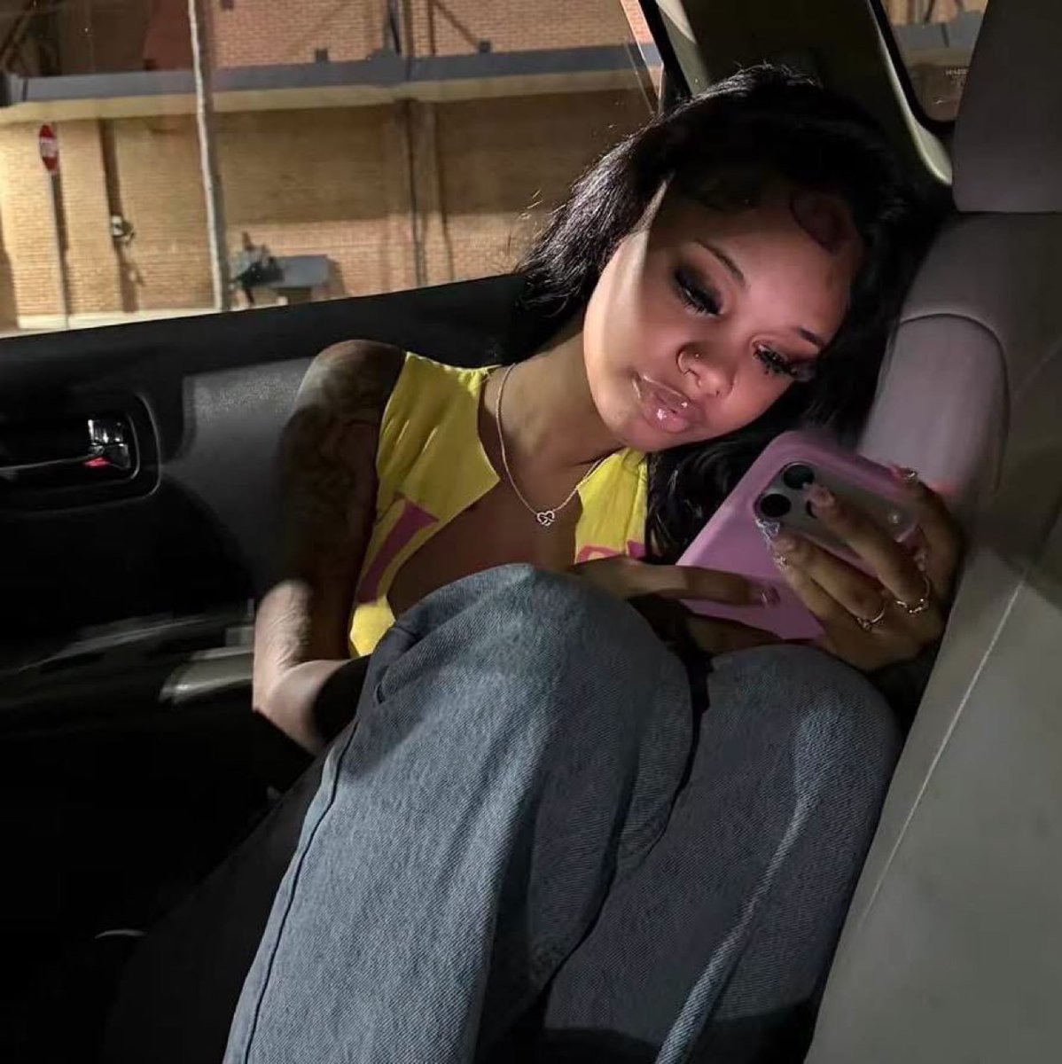 luvhuss's tweet photo. Me rewatching my own story because i’m so fine, so pretty 🥺👄 https://t.co/NNen7jQZHn