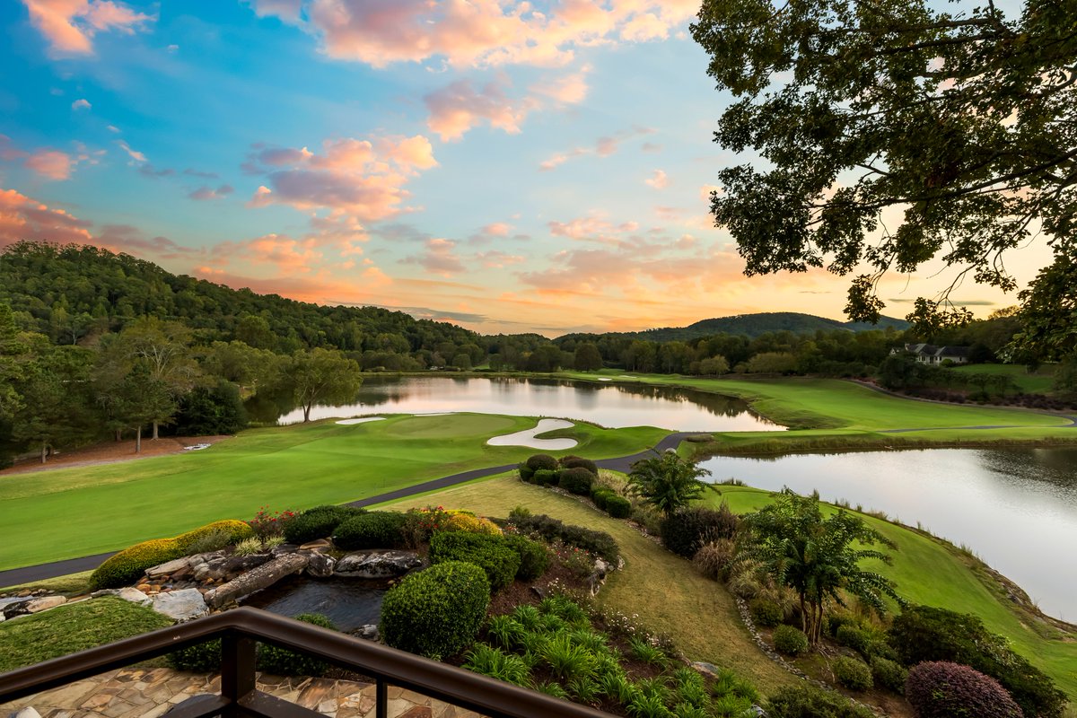 ChristiesHomes's tweet photo. Known as “The Gem” of Cliffs Valley, this extraordinary estate sits on a private 270-degree peninsula overlooking emerald fairways. See more: https://t.co/PqKU42EC4B

Listed by Damian Hall with Blackstream Christie's International Real Estate https://t.co/1h9wbeVvfz