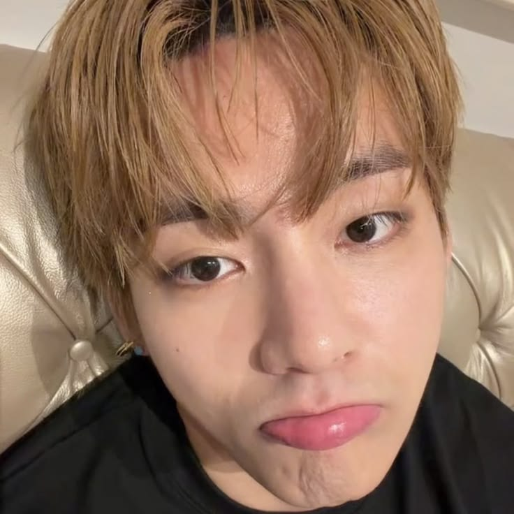 thvgaggedme's tweet photo. he has the cutest fcking pout😭😭 https://t.co/9f9tWL0z2A