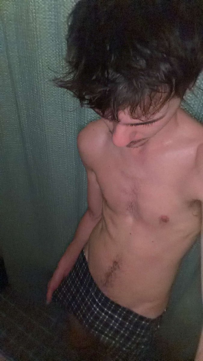 Felixcroww's tweet photo. Brand new to this just made a onlyfans check it out or what price should I make it ;) https://t.co/foZnG1nMhf