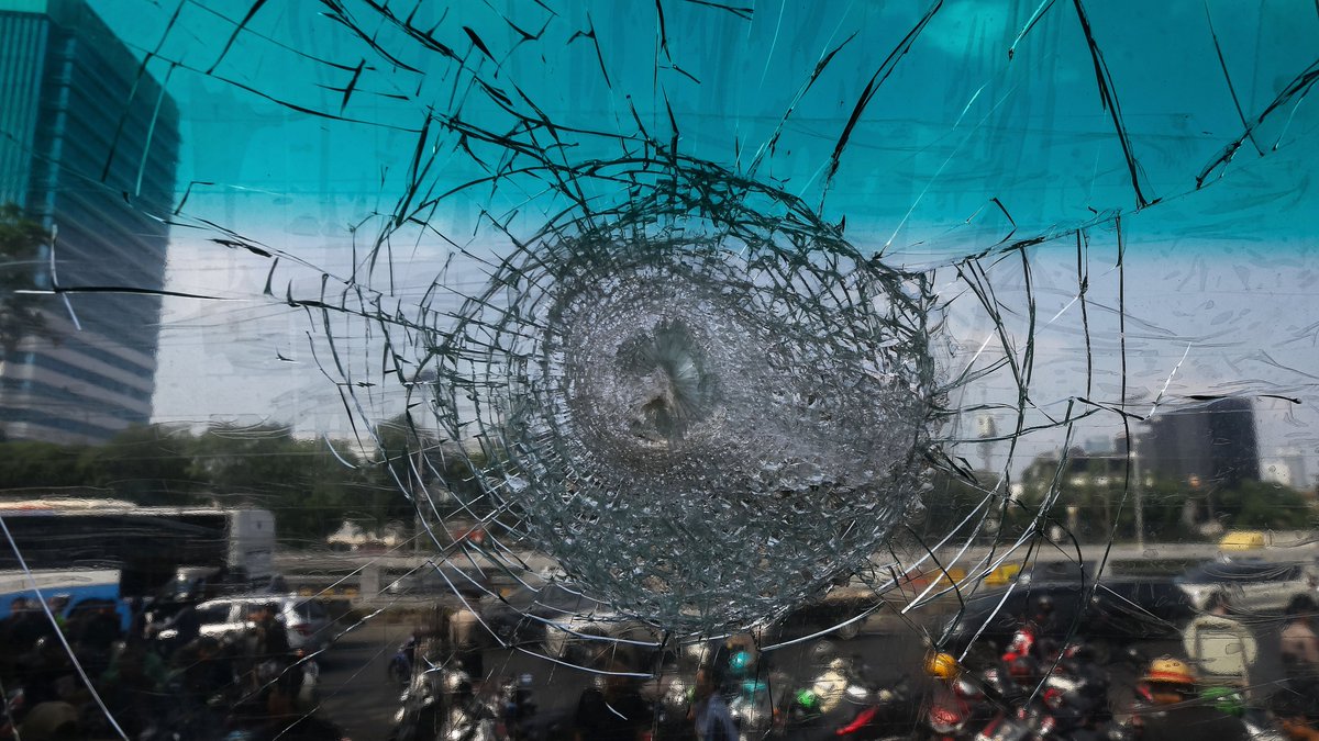 anggabdjnt's tweet photo. "...sore depan kompleks parlemen."

#pewartafotoindonesia
#journalistonduty
#sementarangenesikwae https://t.co/TfVSN6n6T9