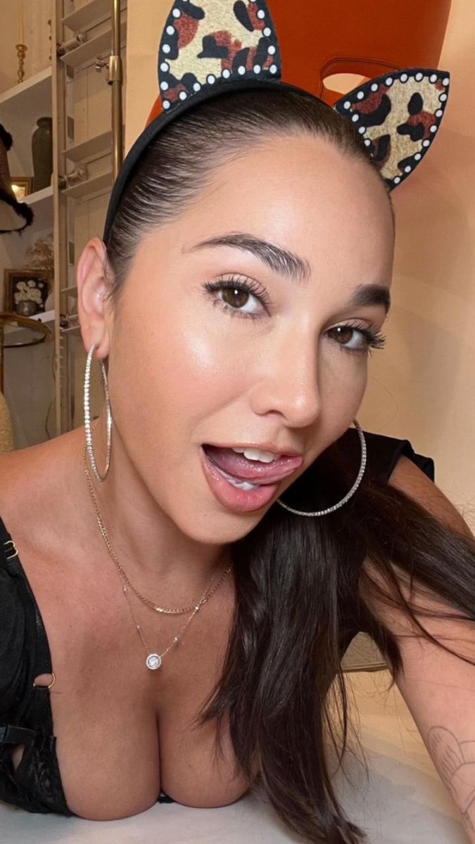 karleegrey_3's tweet photo. Lovely 🥰 😈 #Usa #trending https://t.co/JXZpXplcnW