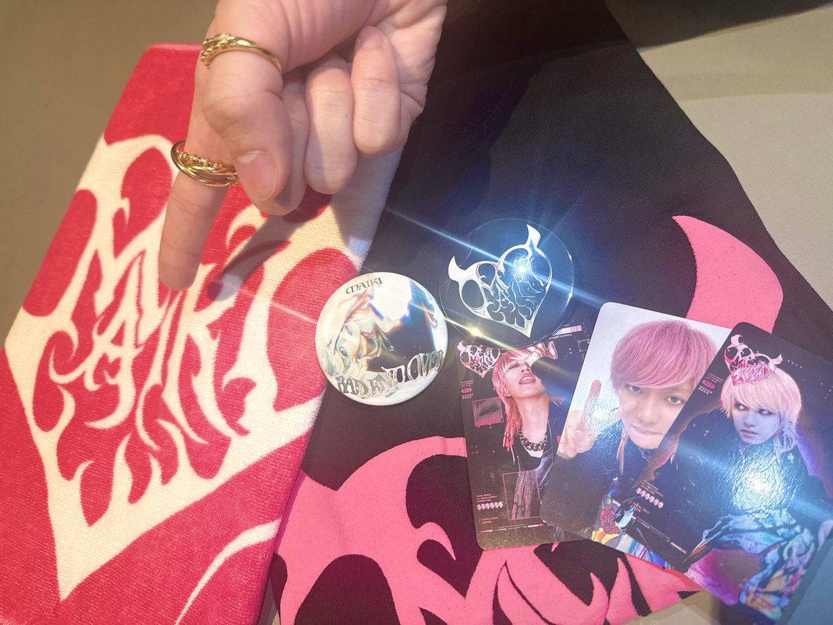 _Liura_of's tweet photo. マイキくんのライブ「BAD END OVER」ご招待いただいてました！

とにかく喰らった最高のライブだった。。❤️‍🔥
最初から最後まで全てがかっこよくて、楽しかったのと同じくらいに勉強になるステージだった。

特にマイキくんの魂が籠った歌とMCに心打たれたし、改めて大好きとリスペクトでいっぱいになった最高だ。。