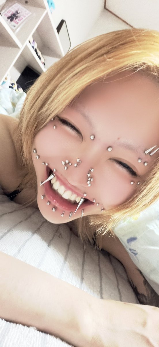 sonam_geldimi's tweet photo. 推しの配信見ながら自撮りしてたら爆笑してしまった顔 https://t.co/Pzgv0bWwzX