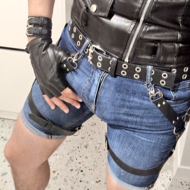 jeler888's tweet photo. What do you guys think of my new jeans shorts, are they tight enough?
#twink #gay #leather #jeans #jeansshorts #tightjeans #kinky #fetish #latex #chains https://t.co/yNj5SRMvqc