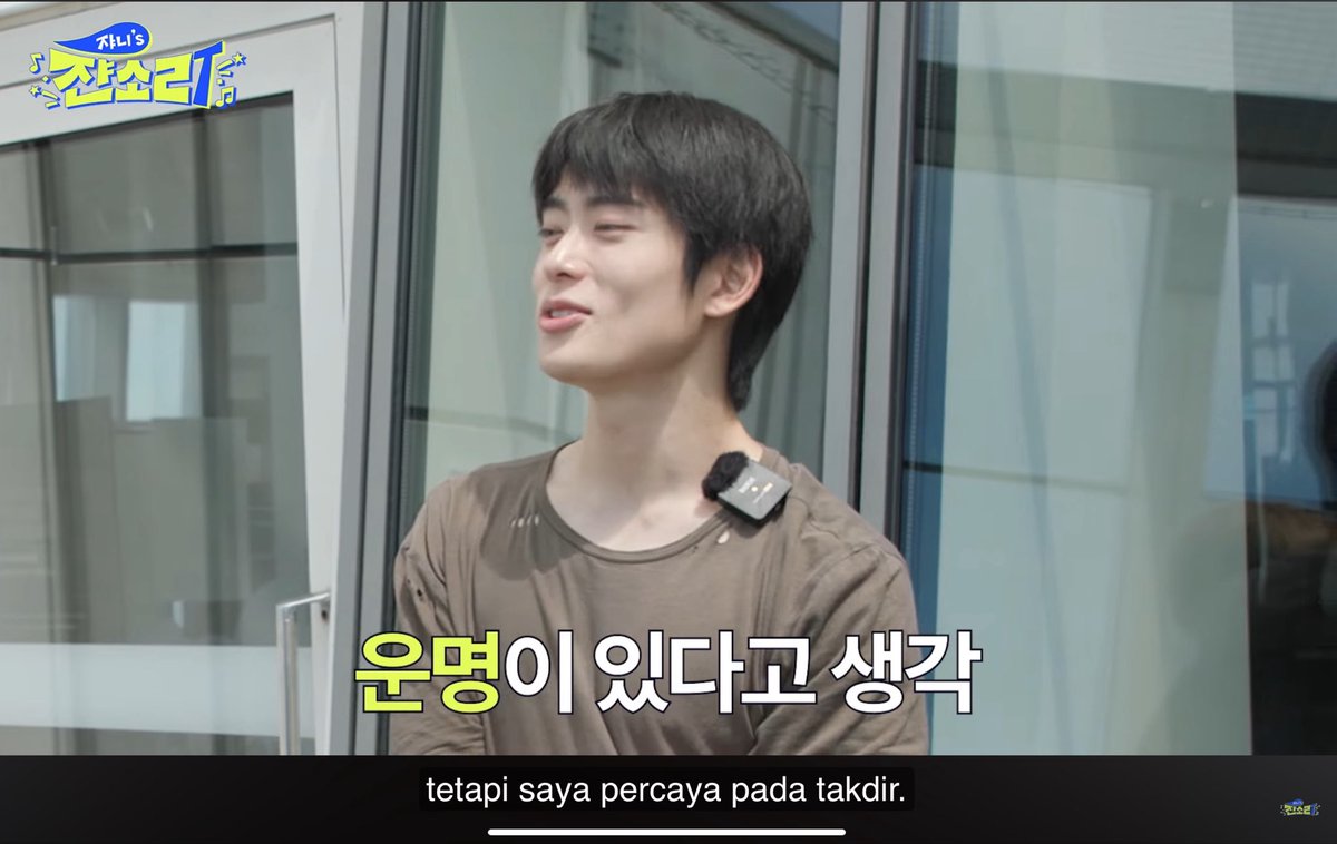 DinyOhDiny's tweet photo. buat mba mba 30an yg belum nikah, nih kata Jaehyun Attaki dah: 
"Gada usia yang tepat, tetapi saya percaya pada TAKDIR" 

TAKBIR 😭😭😭😭😭 https://t.co/YqzRVuJ7vU