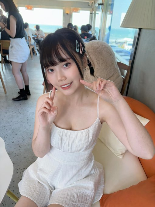 ElenaIs15713884's tweet photo. 第一次玩！！！
大家晚上好  刚拍形体课照，有人评锐吗？    是粉哒！！看完不许瞎说🫣 https://t.co/CJoTfbGr22