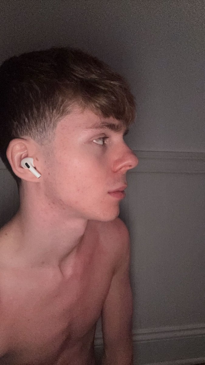Felixcroww's tweet photo. Face or my cock which do you prefer? https://t.co/9j98IT7eLG