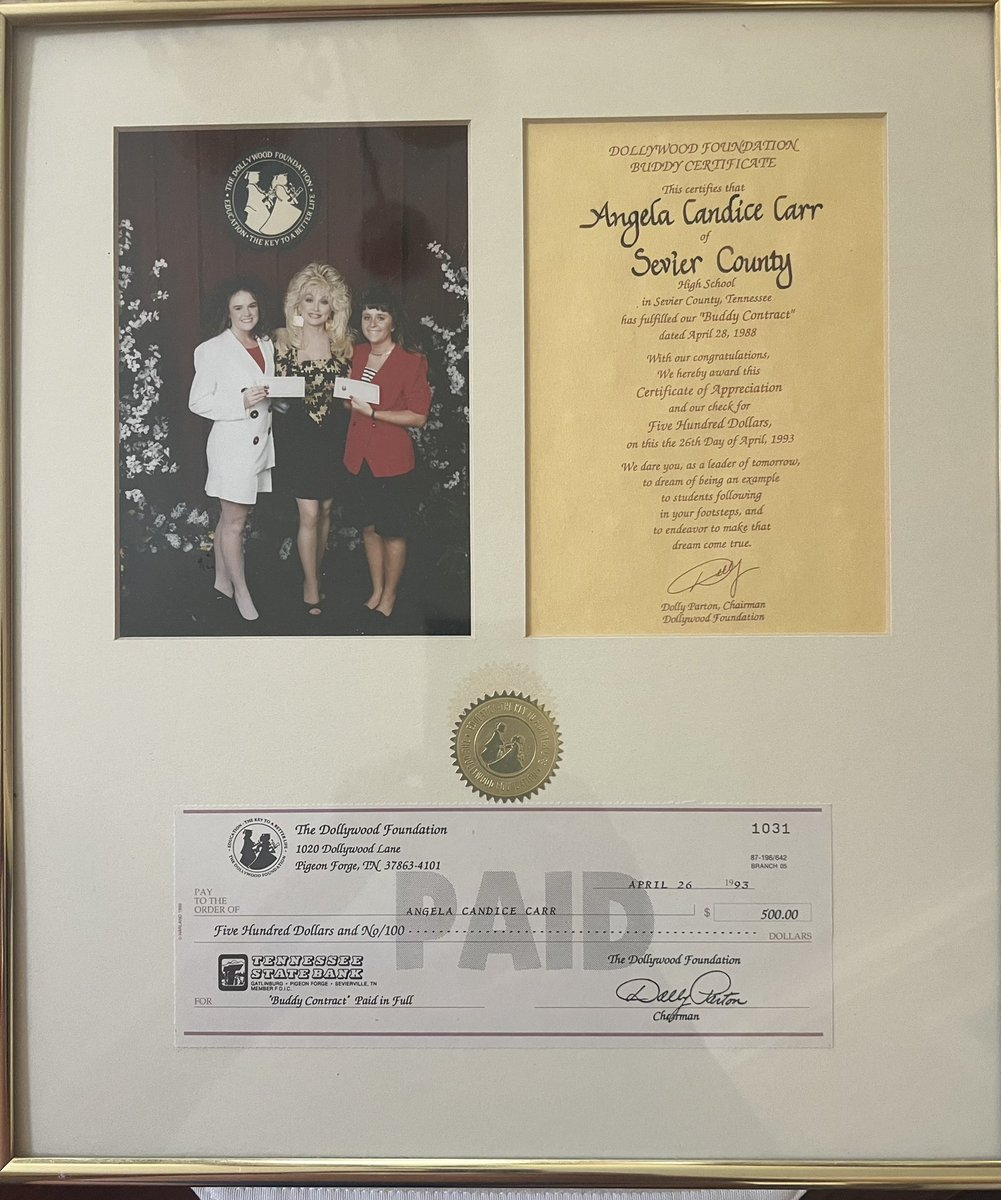 NikkiCush's tweet photo. @realRawPaul My friend got that award and money and so did her buddy!!  Dolly was a GEM!🦋 https://t.co/9K7PsNPD5Y