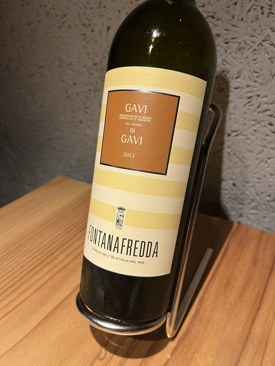 tanoshiiwine's tweet photo. 本日はペアリングコースで様々なワインをいただいておりました🐈🍷🍾
少しずつ経験を積んでいくのだ💪✨ https://t.co/wRQzNbz2HY