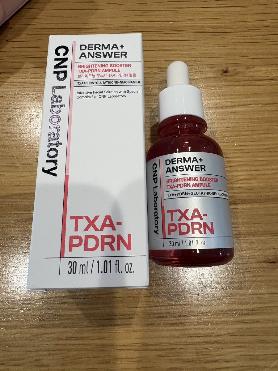 purin4161's tweet photo. 塗る白玉注射と言われる美容液✨
トロッとした赤色のテクスチャーで肌にぐんぐん浸透します。
塗った後は少しベタつくけど特に気にはなりません。
スポイトタイプなので量の調整もしやすいし、刺激もないのでしばらく使い続けます！

#塗る白玉注射 #白玉水光肌アンプル #施術級トーニング効果 https://t.co/SzuolIIxTp