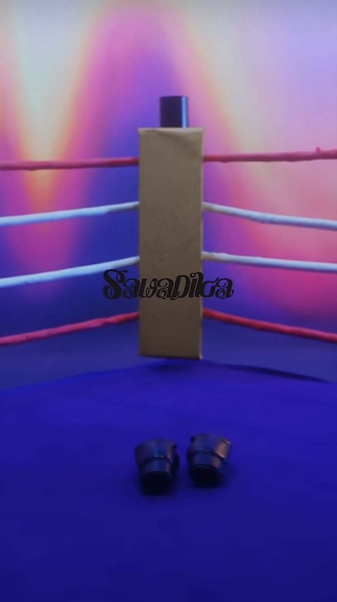 lalisamgger's tweet photo. SaWaDiKa MV so far snippets 🇹🇭 :
-Tuktuk driving 🛺
-Muay Thai gloves and a ring appear 🥊 https://t.co/9Oq7EMVwxh
