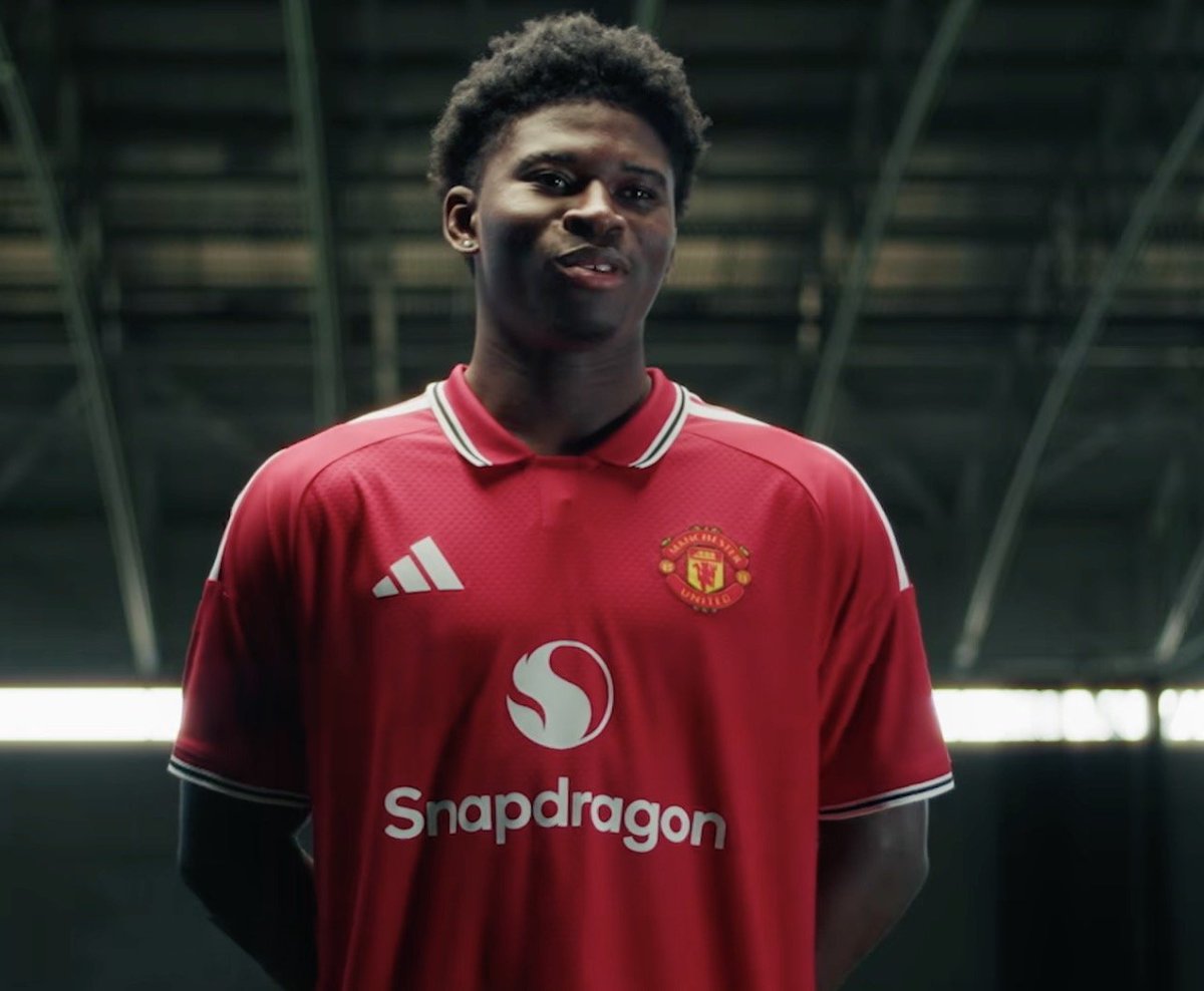 theunitedxtra's tweet photo. 🚨BREAKING: Carlos Baleba Salary history after his move to Manchester United 

Lille - £1,700/w

Brighton - £12,700/w

Manchester United- £230,0.. rumor https://t.co/ilPXggSwv7