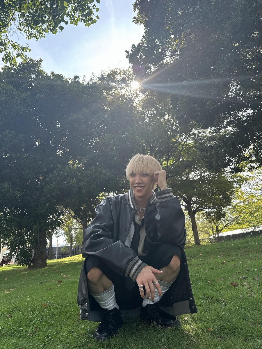 itsmajal's tweet photo. BMSG FES'25 
大切な居場所。大好きな家族。

これから先も、大切に紡いでいけますように。
みんなの帰る場所を、守れますように。

BMSG for LIFE @bmsg_official 

styling / @fk_info 
hair&amp;makeup / @rainbow.yuzu https://t.co/X5Nwfyn9yI