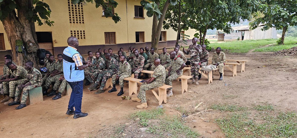 JoseToundou's tweet photo. Une réponse humanitaire efficace repose sur le respect des principes humanitaires et une coordination civilo-militaire efficace J'ai lancé des sessions de sensibilisation des forces armées pour favoriser un environnement propice à l'assistance des populations vulnérables #CMCoord https://t.co/uVC40aOuKT