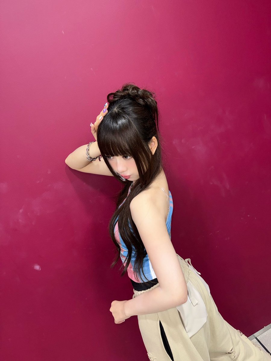 acchirraya's tweet photo. Achichichi is hereeee 🌞🐣🐹
Today I’m bringing some pic with a pink background 💗🎀 so tell me in the replies which one you think looks the best. Btw, I had banana milk today. Don’t forget to have dinner and get a good night’s sleep okay? 😆💝 https://t.co/DJA0R7M74V