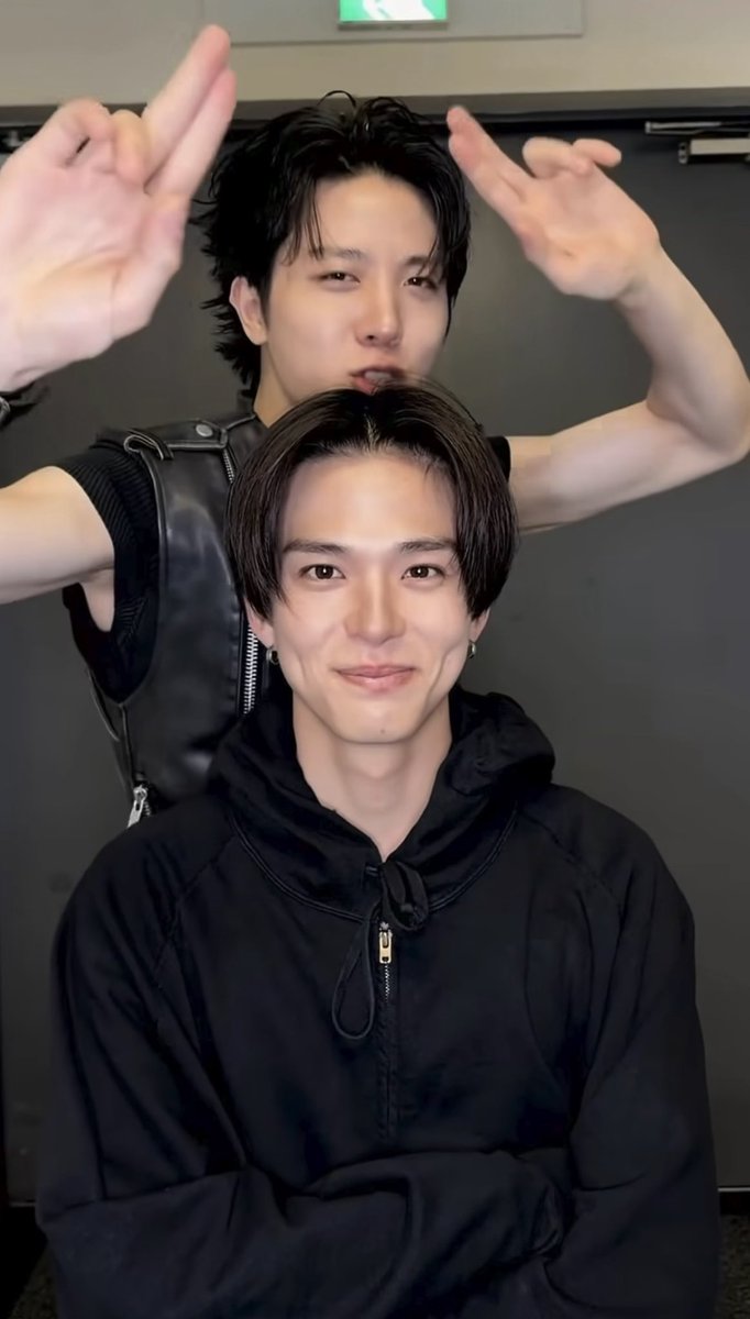 asahi_graphy's tweet photo. 孫（ジョンファン）流行りのTikTok付き合わされるおじいちゃん（アサヒ） https://t.co/PoSkdz5CVU