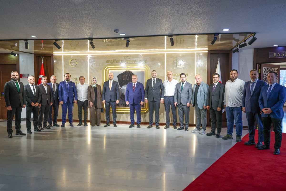 AkKeciorenResmi's tweet photo. İlçe Başkanımız Sayın Ömer Faruk İslam, A.B.B Grup Başkanvekilimiz Sayın Nihat Yalçın, Yürütme ve Yönetim Kurulu Üyelerimiz ile birlikte; Belediye Başkanımız Dr. Mesut Özarslan'a makamında nezaket ziyaretinde bulundular.

Misafirperverliklerinden dolayı kendilerine teşekkür ediyoruz.

@RTErdogan
@hakanhanozcan
@erhansarigol
@AkpartiAnkara
@omerfarukislam
@_nihatyalcin
@OzarslanMesut