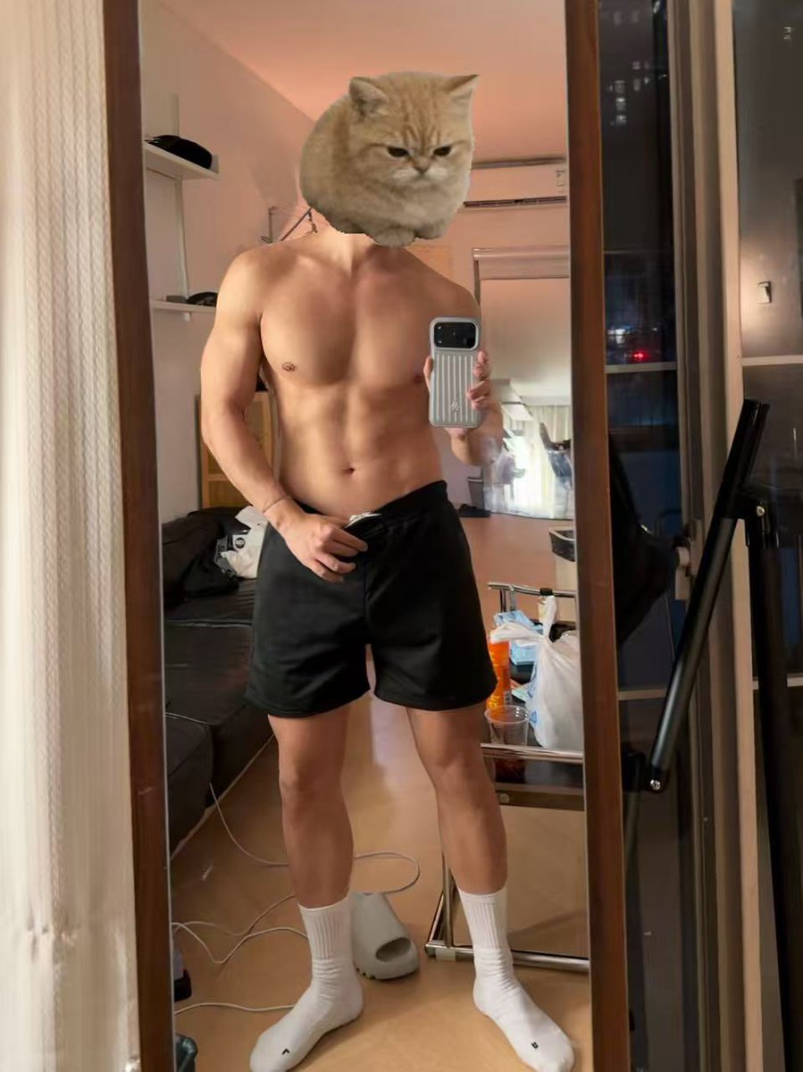 chacechen2000's tweet photo. chest day 

#男大 #猛1 https://t.co/lSV0ahX2jX