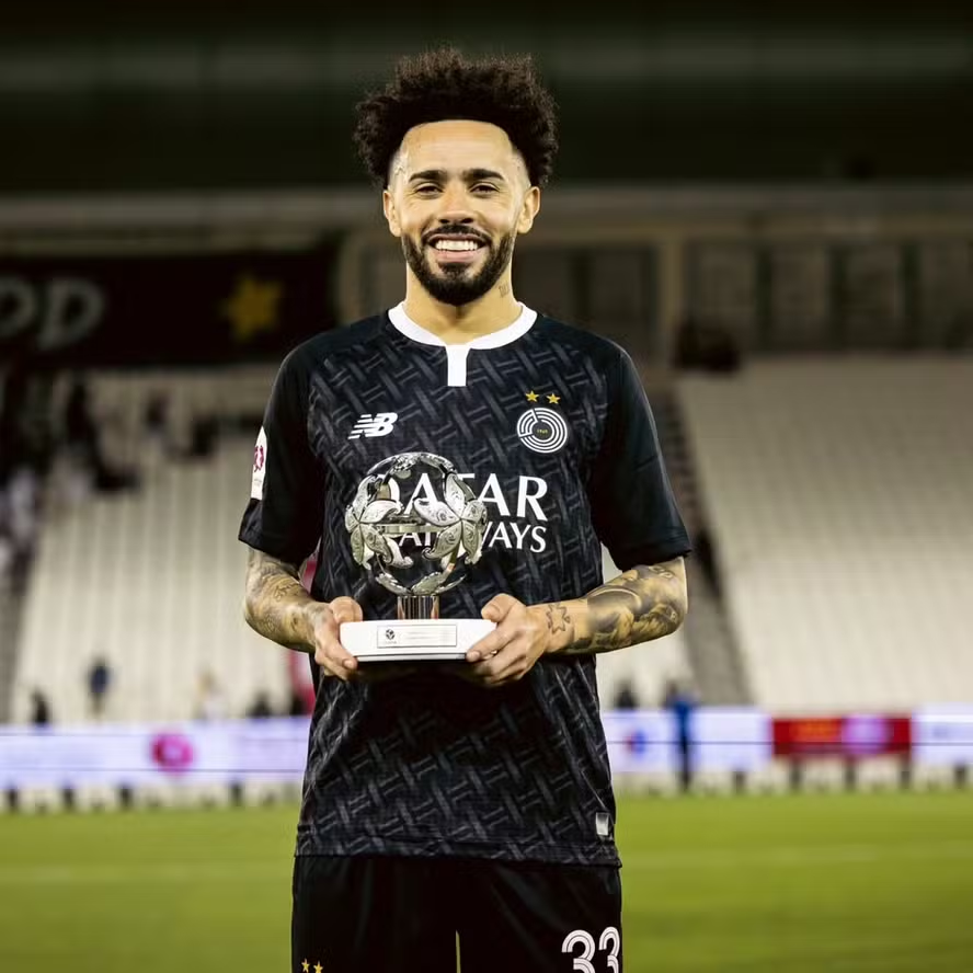 Radardabola__'s tweet photo. 🚨 EXCLUSIVO: O Vasco sondou a possibilidade de contratar Claudinho, meia do Al-Sadd, por empréstimo.

A ideia seria um empréstimo com obrigação de compra caso determinadas metas sejam atingidas. O jogador tem interesse em voltar a atuar no Brasil.

Porém, o Al-Sadd dificultou as conversas por um empréstimo e, neste momento, só deseja negociar o jogador em definitivo.

As conversas estão em estágio inicial. 🇧🇷⚽