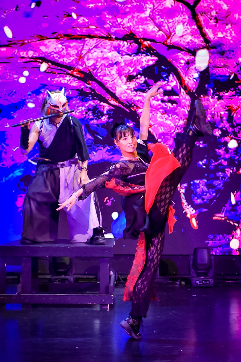 kily_000's tweet photo. 月火金の17:00〜はmiyu.さんやパレードに出ているちなみちゃんも出ているOSAKA NIGHT FUSION
月火木金の19:30〜はカルテットに出ていたひでさんやさとしさんが出ているUTAGE  LIVE SHOW

室内ショーなので季節問わず楽しめるのが本当にありがたい🙏笑
ぶっ飛んでてはちゃめちゃに楽しいのでぜひ！！ https://t.co/J0EuW13nuy
