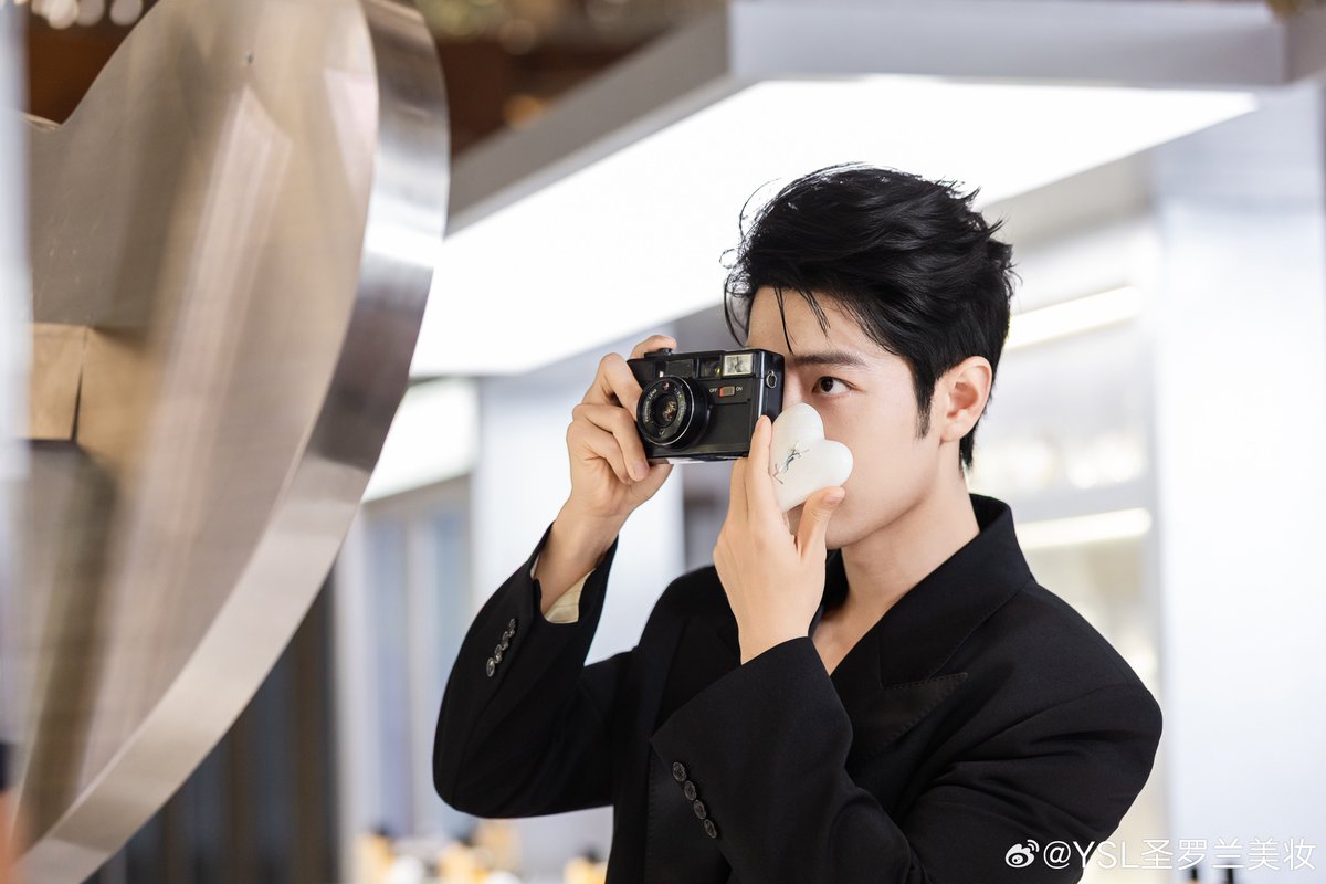 D_TheEveryDay's tweet photo. อัพเดทพี่เซียวจ้านอินฮ่องกงจาก YSL 9 รูปค่า ภาพดีจุงเลย หล่อชั้นสูงมาก หล่อสุดในจัย https://t.co/JQHj1L6p2J