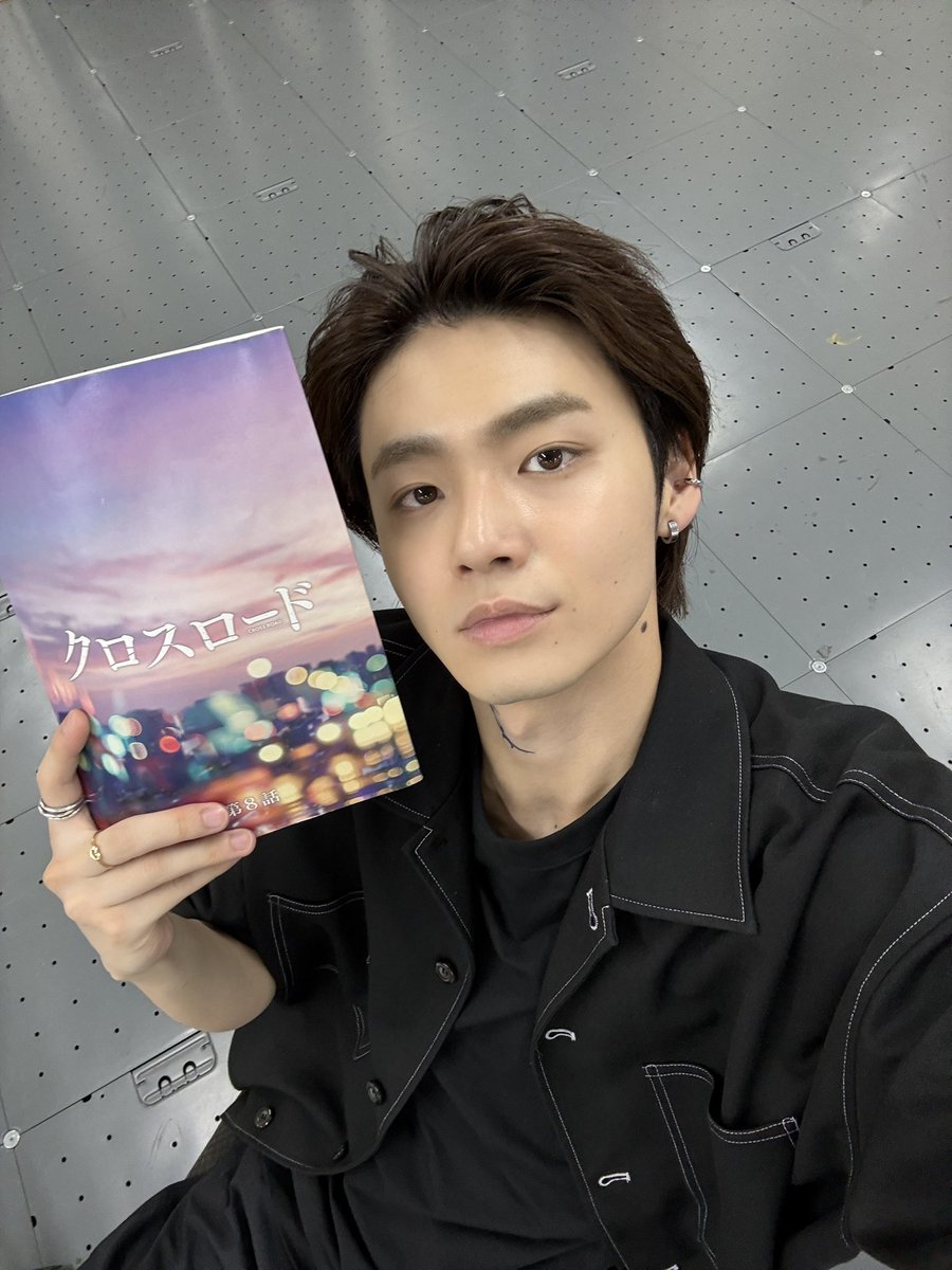 haruhi_iuchi712's tweet photo. ドラマ『クロスロード ～救命救急の約束～』

第8話に津田拓真役でゲスト出演させて頂きました！

悪に全振りの役は初めてでしたが、
強盗や逃走など夜の街を沢山走って沢山暴れました。

ひでとは特撮以来に会えて嬉しかった！🍭🚗
TVerにて見逃し配信中ですので是非！！

#ドラマクロスロード https://t.co/BPkZdWBJc4