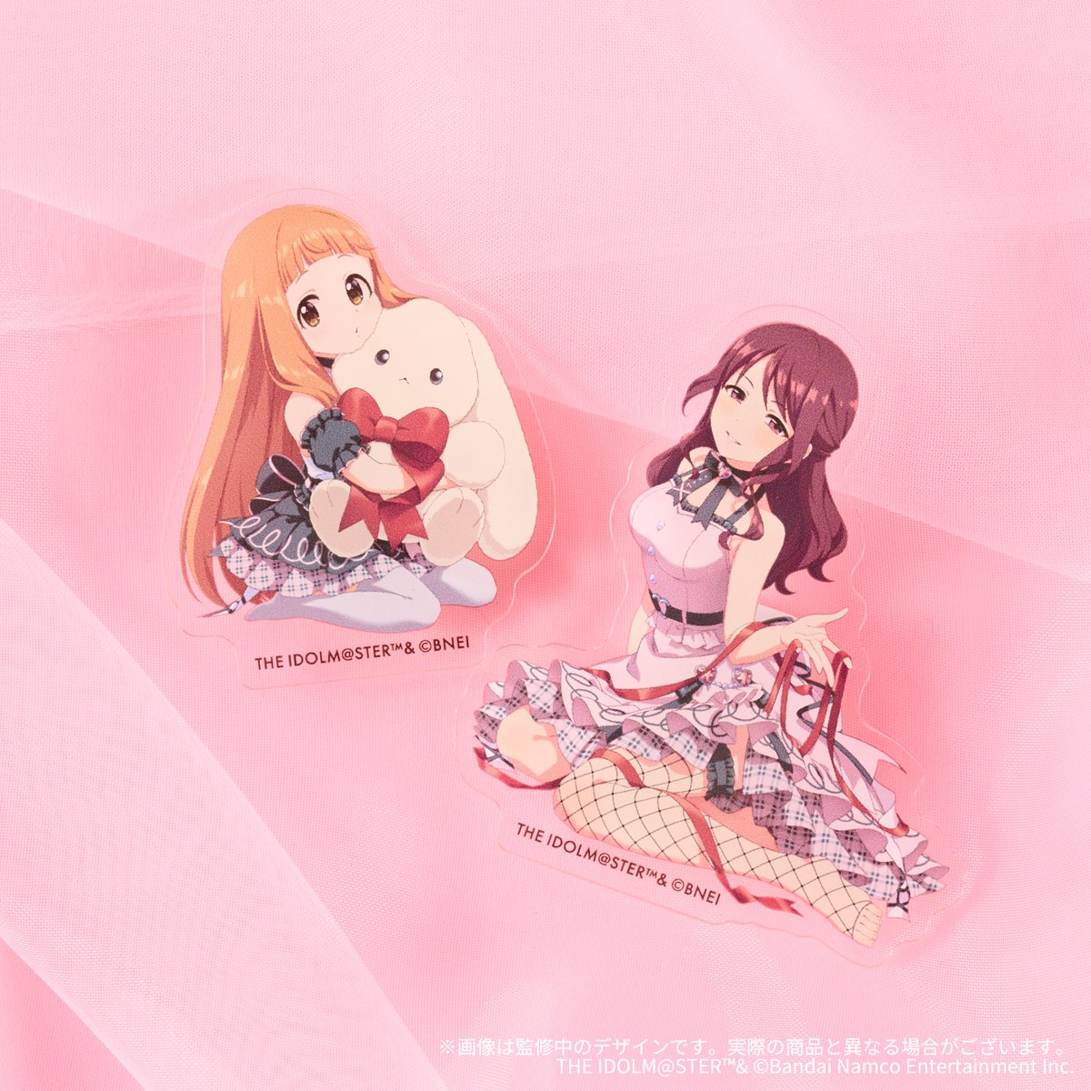 imas_CGofficial's tweet photo. 🎀#トイボ公演 開催記念グッズ受注中🎀

♩.•¨•.¸¸♩.•*¨*•.¸¸

開催記念ビジュアルのアクリルクリップが登場！
座っているように飾ることもできます✨

　　　♩.•¨•.¸¸♩.•*¨*•.¸¸

🎁受注は9月13日(日)まで💕
https://t.co/cfeUFyXvT3 https://t.co/oXRA49R7th