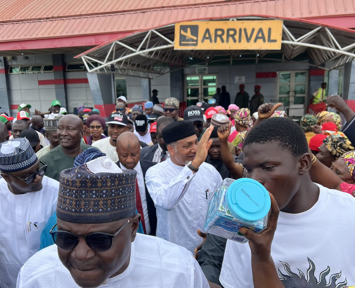 NasifSholagber3's tweet photo. PHOTO NEWS : PDP Kwara Central Senatorial Candidate, @RealMallamSaliu arrives at the General Tunde Idiagbon International Airport, Ilorin, to a rousing welcome from a huge crowd of supporters, admirers and members of the People’s Democratic Party (PDP). https://t.co/p97Yan8AxH