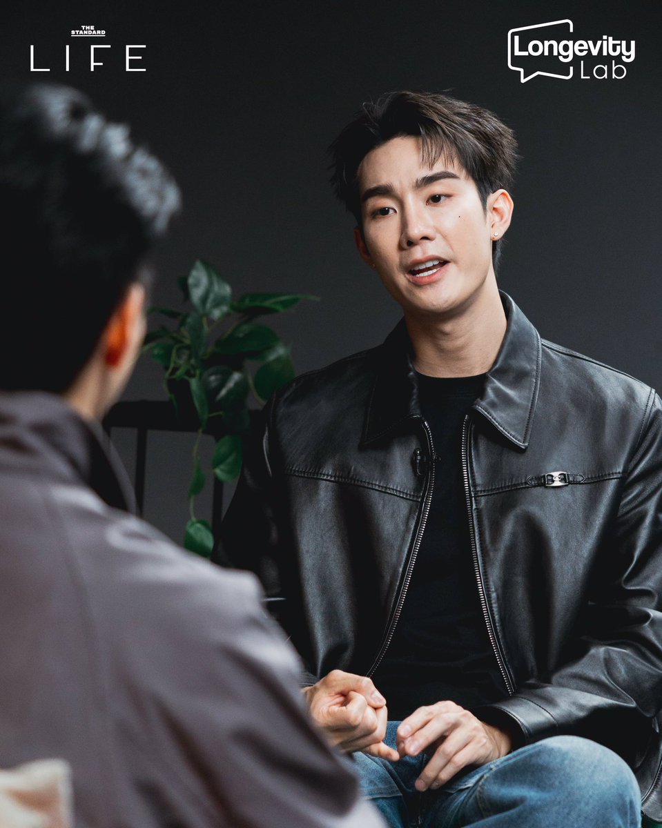 forceofficial_'s tweet photo. 𓈃 26.08.69
IG Post: https://t.co/BWKJOSpJD0
✉️: BODY & MIND ✨
รับชมคลิปเต็มได้ที่ Youtube : THE STANDARD LIFT
FORCE X LONGEVITY LAB
#LongevityLabEP22
#LongevityLabXForce
#fforce_ @fforcejs
#FOLARIS #เจ้าพวกจองหองพองขน https://t.co/lg0ZGJx8jF