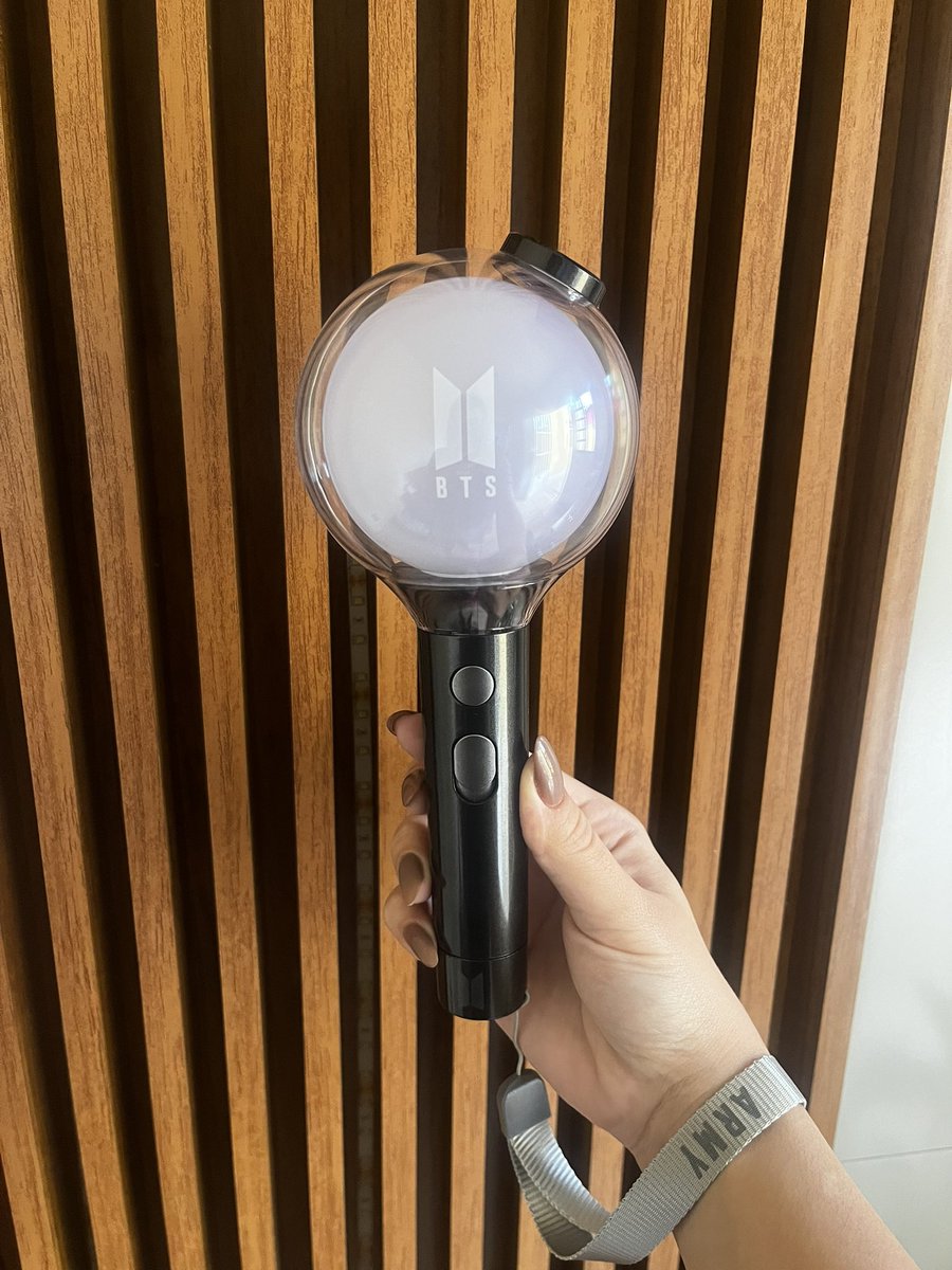 juliarkive_'s tweet photo. • Vendo ARMY BOMB versão SE💜

330,00 + Frete a calcular

✨ Nunca usada (ligada apenas p teste)
📦 Na caixa original (apenas alguns detalhes por conta do tempo)
💜 Inclui todos os photocards 
🎀 Tenho feedbacks
💌 - DM para mais fotos/videos

Tags: army bomb venda compro bts https://t.co/m4v1YuPQTJ