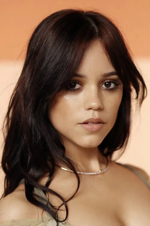 Discussinggfih's tweet photo. BREAKING: Bruce Wayne has announced his breakup with Jenna Ortega after reportedly ending their relationship.

“We’ve decided to go our separate ways. I’ll always respect and care about Jenna, but this is what’s best for both of us.”

Source: TMZ https://t.co/v0j3uC9VmF