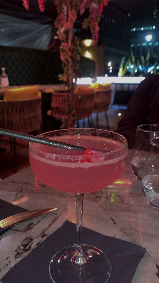 velourspells's tweet photo. one glass and the diva in me steps right back into place. i love being a woman. https://t.co/Ikx3TglotK