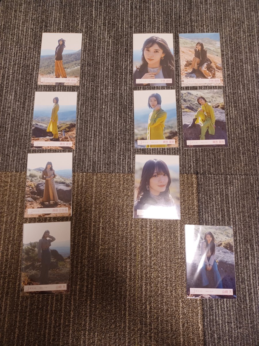 cafi2SKZ46's tweet photo. 隙間風よのMV衣装と由依ちゃんの過去衣装の空白部分揃えれば全種類揃うんだけど全然見つからない。
かといってトレード案も思い付かないしなー https://t.co/cQzCJo1xNp