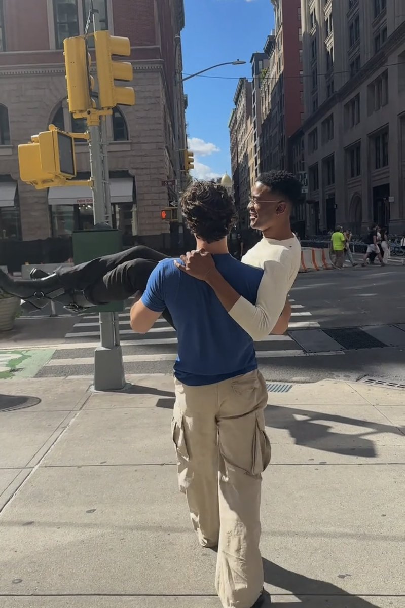 PantonThinker's tweet photo. insert that one tweet that says im glad the actors of my ship don’t hate each other https://t.co/UzztIMP1dc