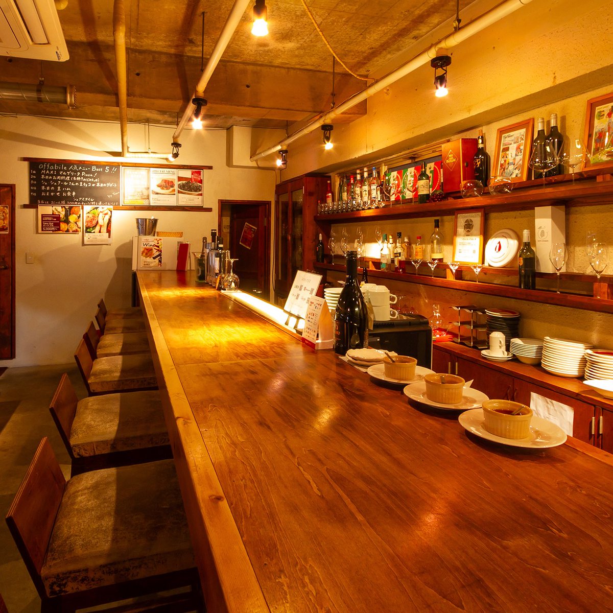AffabileBar's tweet photo. こんばんは🍷

今夜は雨の影響もあり、店内はゆったりとした時間が流れています😊

旬の食材を使った創作イタリアン��、ご予約制のパエリアをご用意しております🥘

「今日は少しゆっくり食事がしたい」
そんな夜にぜひお立ち寄りください✨

本日もお席のご案内が可能です😊 https://t.co/Xej8y6lk91