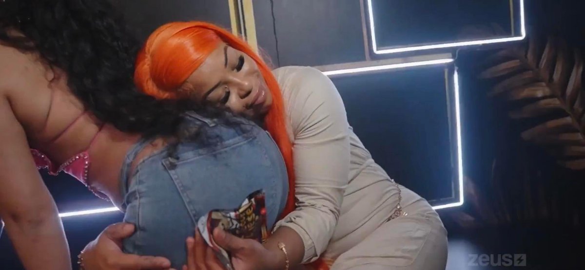 Nexiraluv's tweet photo. me with my homegirls who got a fat ass🥹😂 https://t.co/8pxGV3cpjN