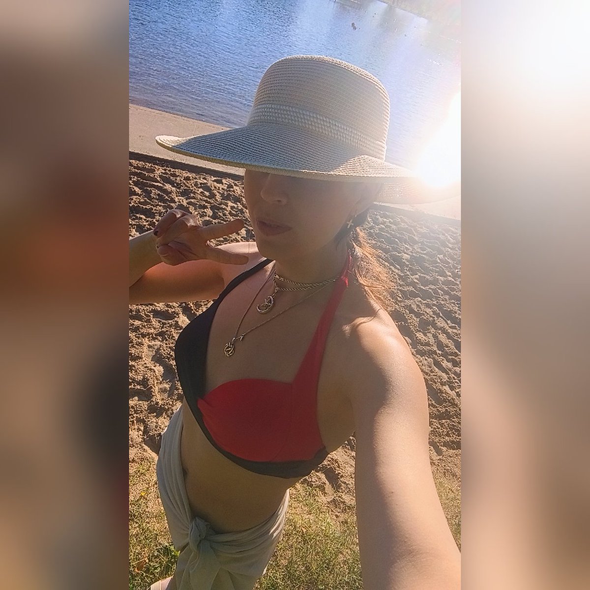 MsJyoni's tweet photo. Sun-kissed ☀️ and unbothered 😎 https://t.co/VWxLF5VQyG