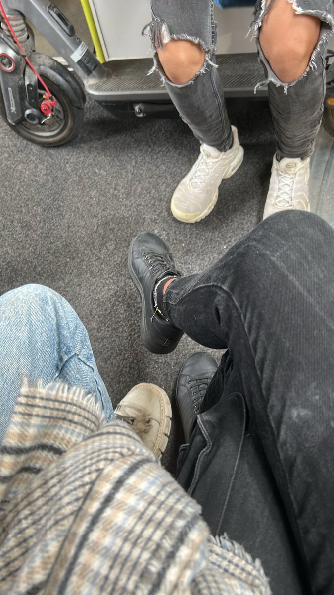 sassou754's tweet photo. On va au restaurant avec mes copines qui veut nous rembourser ? bandes de pute 

Moneymiss  Moneyslave Soumis Paypig Findom https://t.co/ipJg4QTs7e