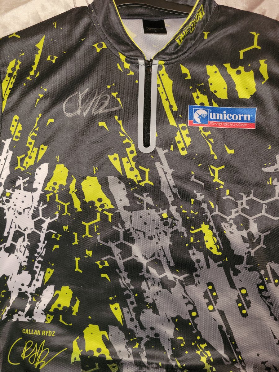 clbdarts's tweet photo. Amazing Weekend at The Copthorne Hotel (Dudley). Managed to get Luke Woodhouse &amp; Callan Rydz to sign our Luke Woodhouse &amp; Callan Rydz Shirts. #GreatNight.  Thanks again @ThrowdownDarts https://t.co/BIzSuyZ0oI