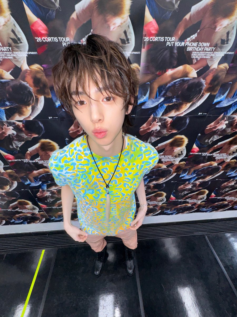obuckstee's tweet photo. juhoon’s tshirt on pypd d1 was a thermochromic tshirt that can change color due to heat reaction. that was why it changed color in some photos https://t.co/6zfmAXPEOx