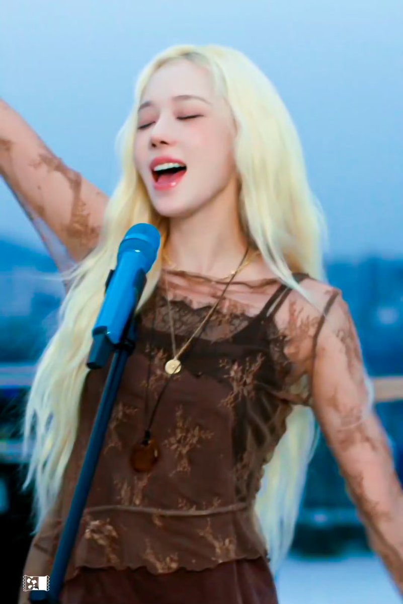 flywin018's tweet photo. Let WINTER’s SpeedOfSummer accompany your final summer days. Refreshing, energetic and heartfelt, this fantastic single fully shows her endless musical potential.

여름의속도 신곡발매
#윈터_여름의속도
#WINTER_SpeedOfSummer https://t.co/A1aeJg7y9K