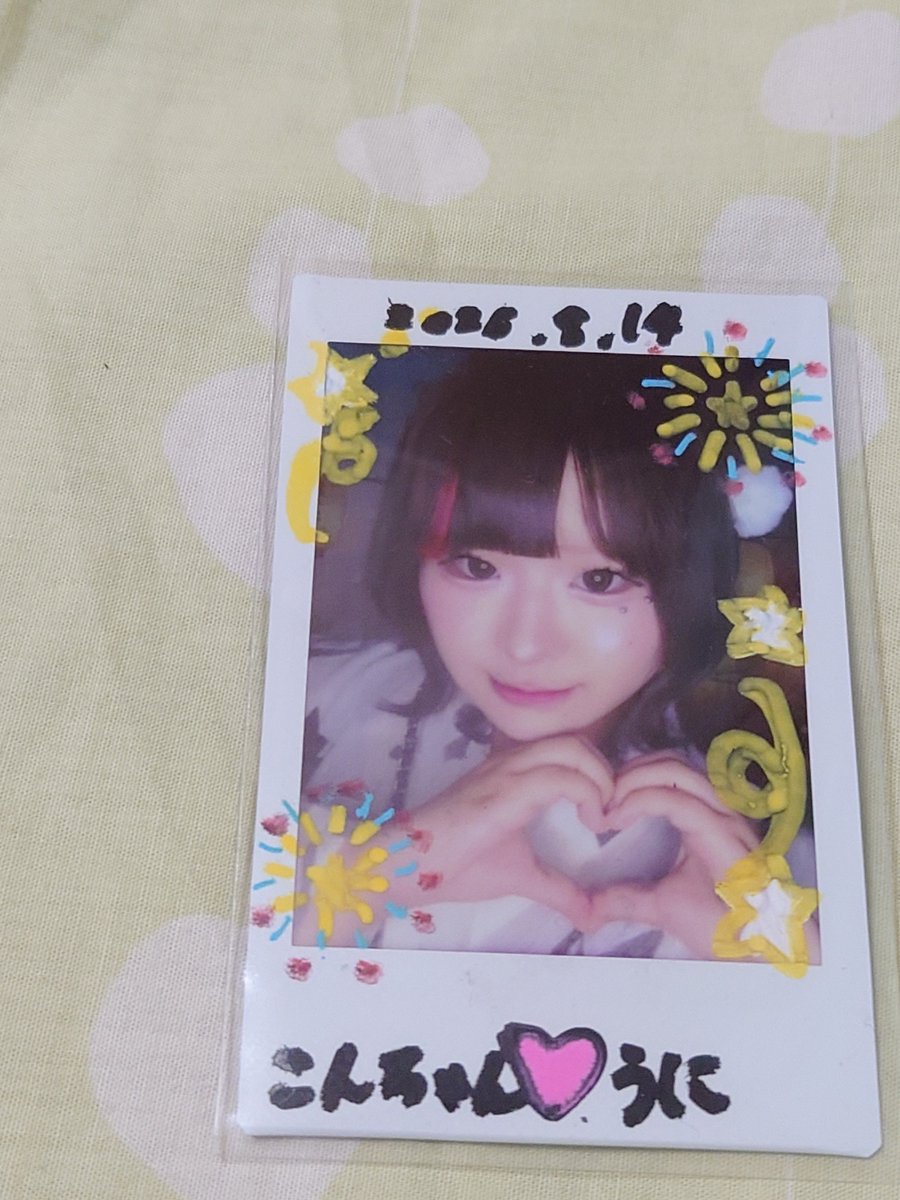 ponchen3080's tweet photo. そして、1枚のかわいいチェキがある
どっちのデッキケースに入れるか迷う、、、、、

※どっちのデッキケースでもいいわ https://t.co/iDVVAizdeT