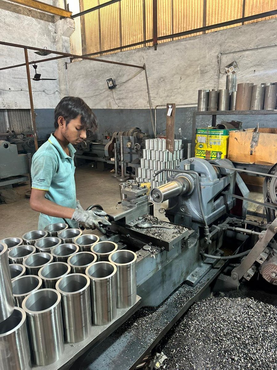 QuintessInt's tweet photo. Watch as we transform a raw cylinder liner into a high-performance component on our lathe machine
Import Yours finest Cylinder Liners from us on +917862060745 or exim@quintessinternational.in
#ACMA #MESSE #quintessengineparts #engineparts #autoparts #eepc #Automotive #Autoparts https://t.co/YYOIjFGJTs